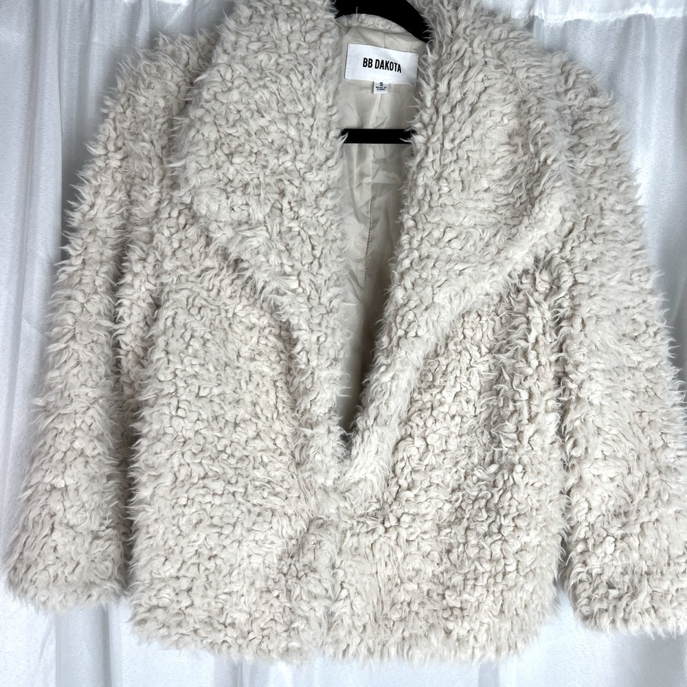 BB Dakota short foe for Teddy jacket women’s size small